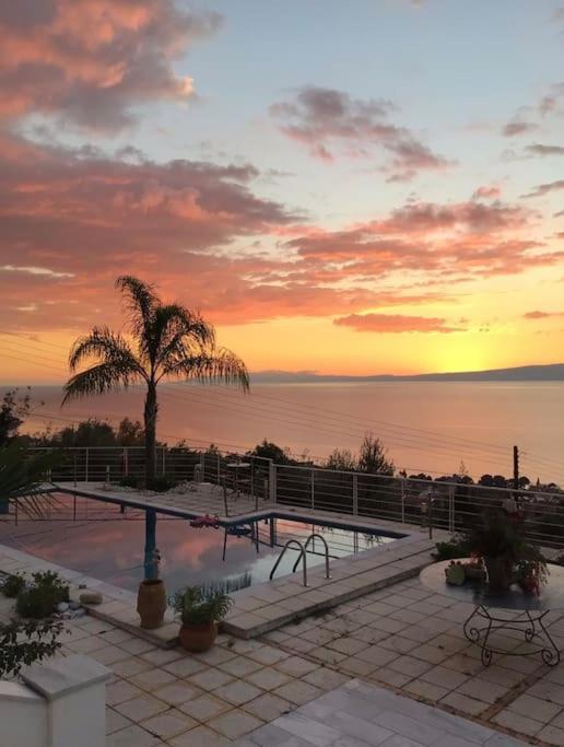Marine'S Lux Villa:Golden Sunset カラマタ エクステリア 写真