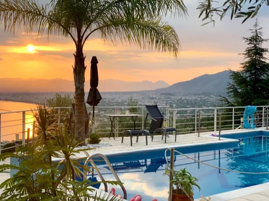 Marine'S Lux Villa:Golden Sunset カラマタ エクステリア 写真
